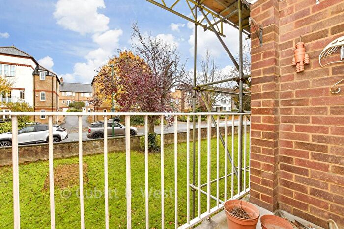 2 Bedroom Maisonette For Sale In Langley Park Road, Sutton, Surrey, SM2