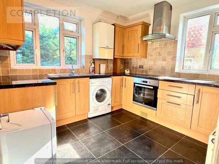 1 Bedroom Flat To Rent In Russell Road, Buckhurst Hill, IG9