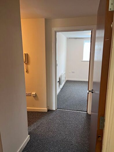 2 Bedroom Flat To Rent In Monarch Way, Ilford, IG2