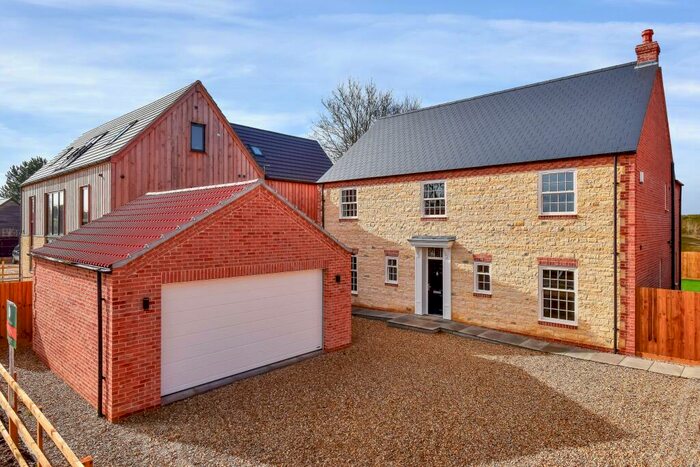 4 Bedroom Detached House For Sale In Station Road, Castle Bytham, Grantham, NG33