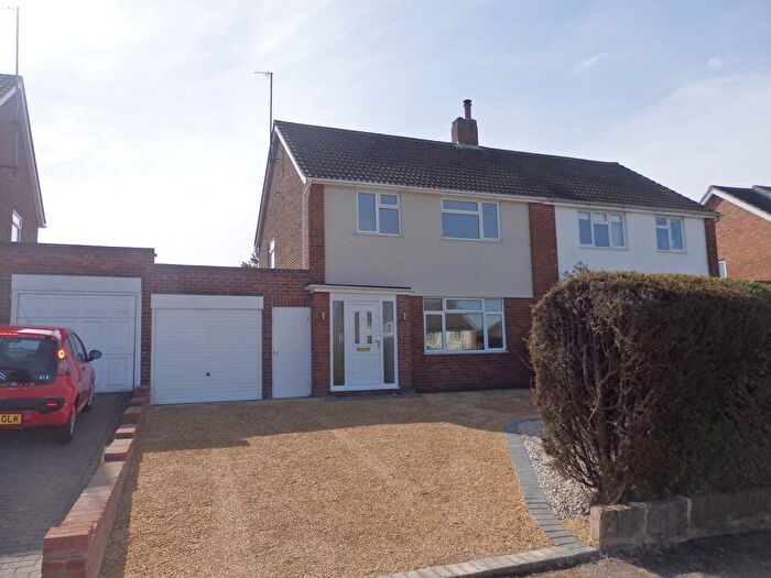 3 Bedroom Semi-Detached House To Rent In Rowallen Drive, Bedford, MK41