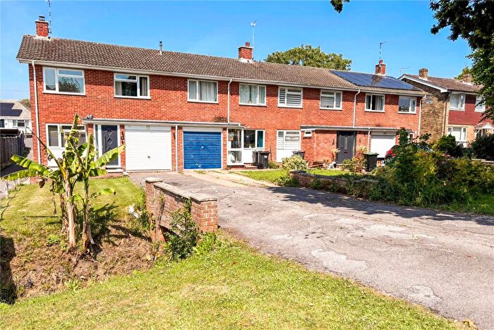3 Bedroom Semi-Detached House For Sale In Willowdene Close, New Milton, Hampshire, BH25