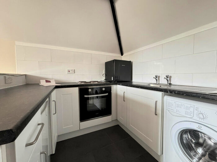 1 Bedroom Flat To Rent In Harehills Lane, Leeds, LS8