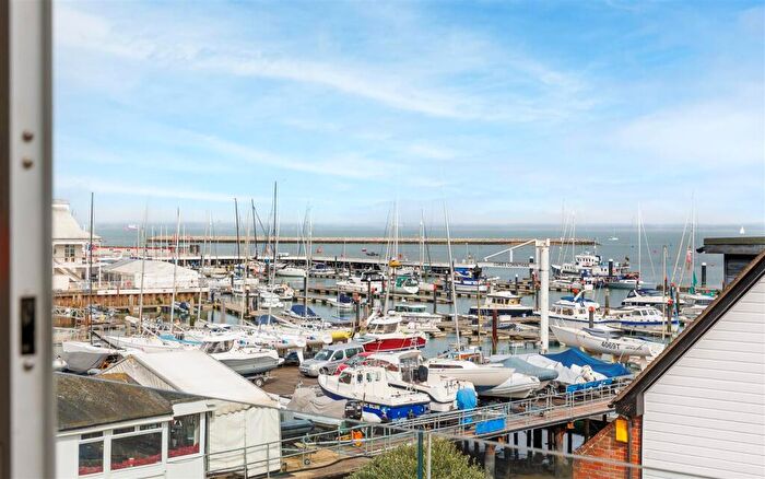 3 Bedroom Apartment For Sale In Harbour Apartment With Mooring - Tides Reach, Cowes, PO31