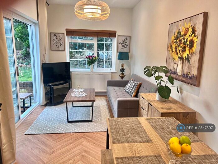 1 Bedroom Flat To Rent In Downs Hill, Beckenham, BR3