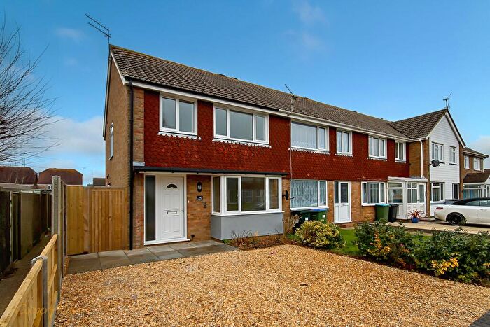 3 Bedroom End Of Terrace House To Rent In Southfields Road, Littlehampton, BN17