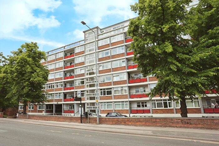2 Bedroom Flat To Rent In Princeton House, Wilford Lane, West Bridgford, Nottingham, NG2