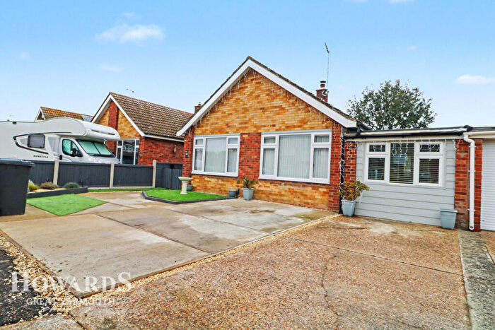 2 Bedroom Link Detached House For Sale In Westerley Way, Caister-on-Sea, NR30