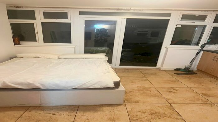 Studio To Rent In Windermere Road, London, SW16