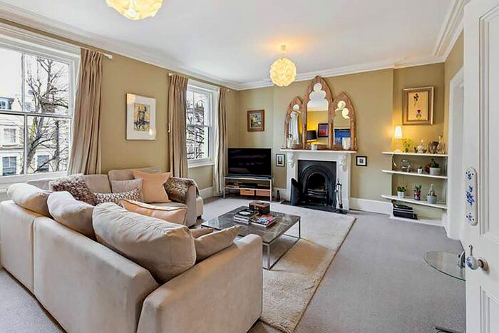 3 Bedroom Maisonette To Rent In Cambridge Gardens, North Kensington, London, W10