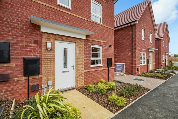 4 Bedroom Semi-Detached House To Rent In Bedroom Semi Detached House In Lilac Way, NN6