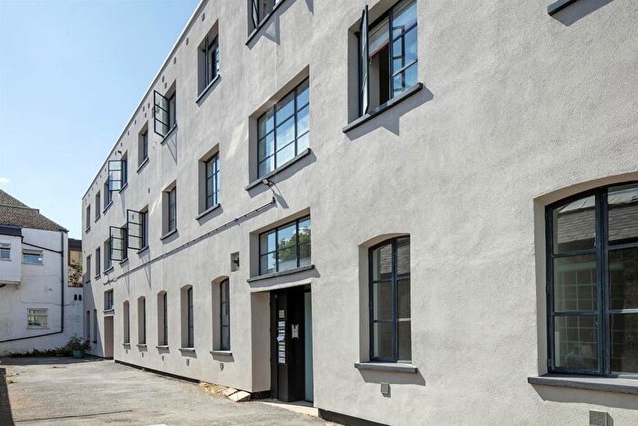 3 Bedroom Apartment For Sale In Sternhall Lane, Peckham, SE15