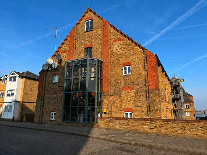 1 Bedroom Flat To Rent In Clifton Road, Gravesend, Kent, DA11