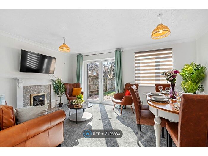 3 Bedroom Detached House To Rent In Colman Park, Swindon, SN25