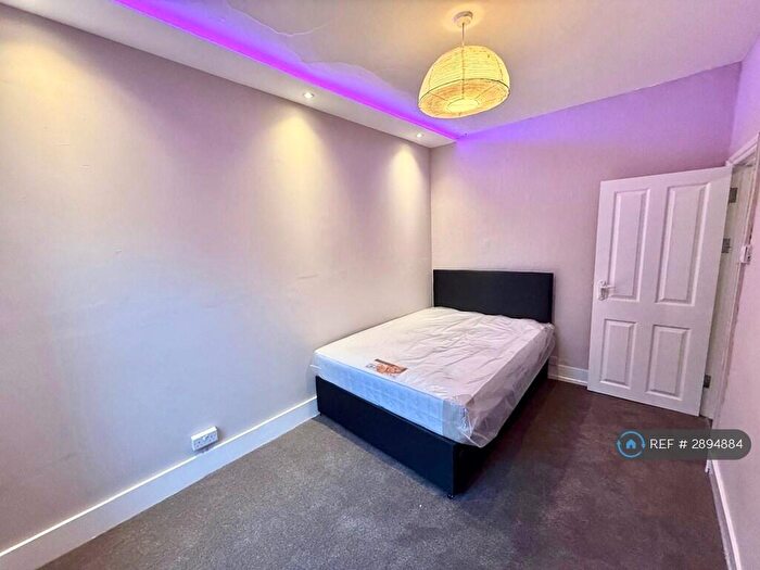 4 Bedroom Semi Detached House To Rent In Boult St, Reading, RG1