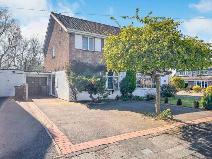 3 Bedroom Semi-Detached House To Rent In Albermarle Road, Kingswinford, DY6