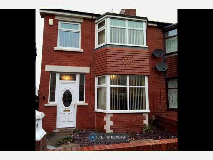 3 Bedroom End Of Terrace House To Rent In Carleton Avenue, Blackpool FY3