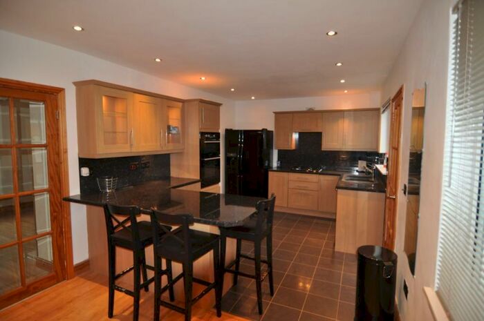 3 Bedroom Semi-Detached House To Rent In Fearne House Crescrent, Hoyland, S74