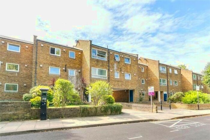 2 Bedroom Flat To Rent In Harbut Road, London, SW11