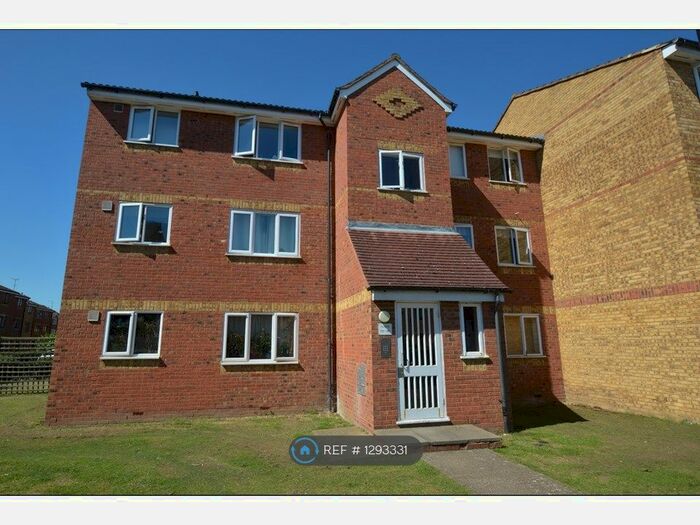 1 Bedroom Flat To Rent In Redford Close, Feltham TW13