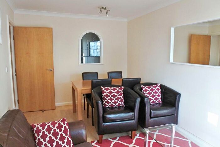 2 Bedroom Flat To Rent In Crown Heights, Alencon Link, Basingstoke, RG21