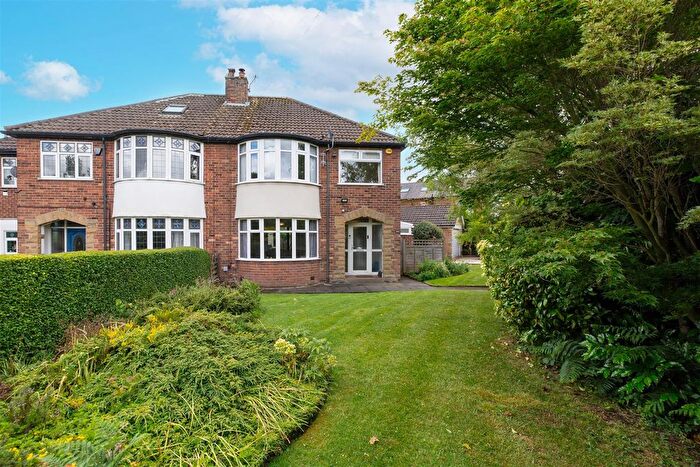 3 Bedroom Semi Detached House For Sale In Manston Gardens, Leeds, LS15