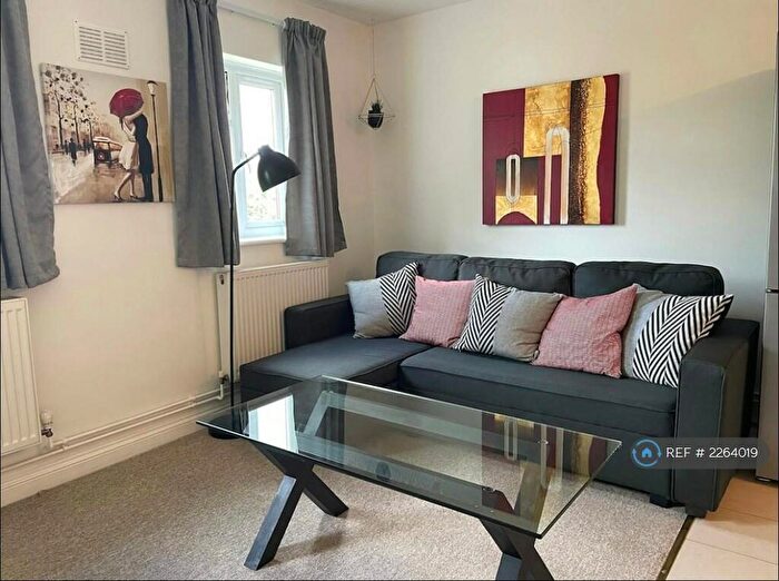 1 Bedroom Flat To Rent In Wolsey Road, Oxford, OX2