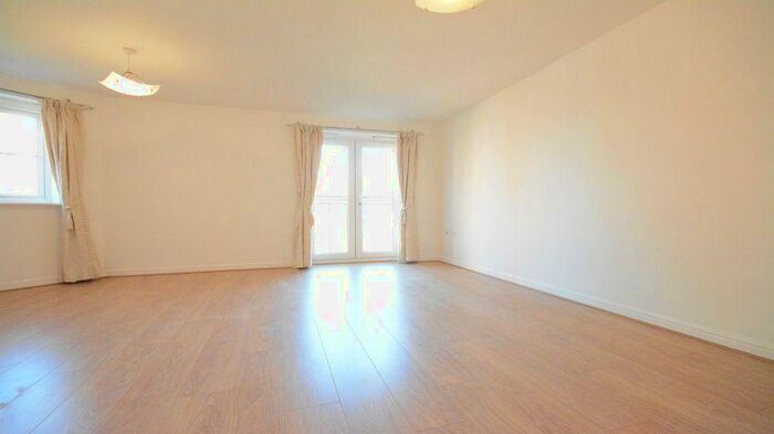 2 Bedroom Apartment To Rent In Somerville Rise, Bracknell, RG12