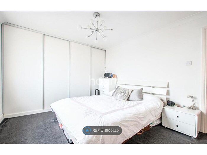 2 Bedroom Flat To Rent In Heber Road, London, SE22