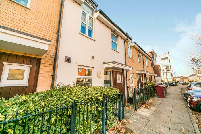 3 Bedroom Terraced House To Rent In Havergate Way, Reading, RG2