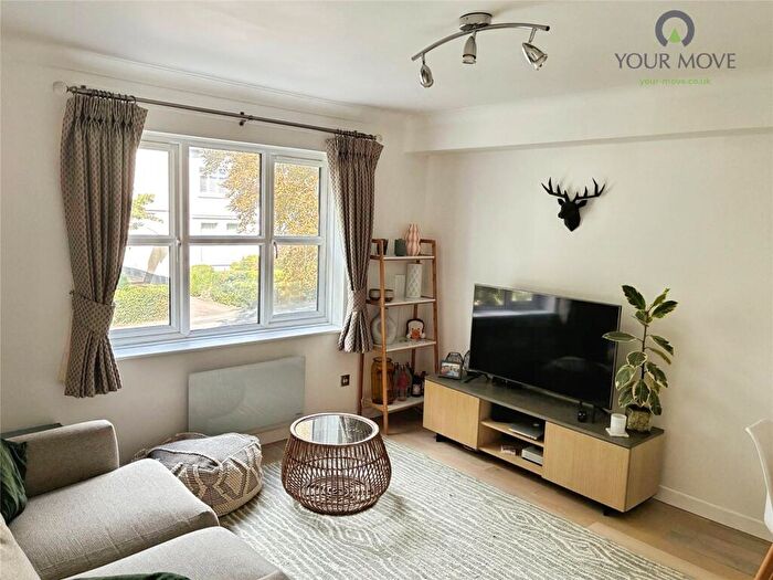 2 Bedroom Flat For Sale In Cedar Road, Sutton, SM2