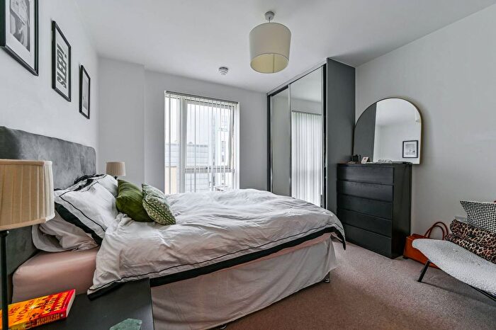 2 Bedroom Flat For Sale In Vitruvian Court, Limehouse, London, E14