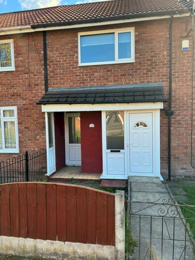 3 Bedroom Town House To Rent In Douglas Close, Whitefield, Manchester, M45