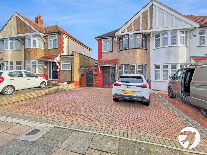 3 Bedroom Detached House To Rent In Northumberland Avenue, Welling, DA16
