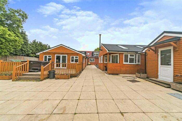 6 Bedroom Equestrian Facility For Sale In North Street, Theale, Reading, Berkshire, RG7