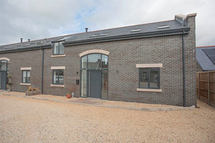 4 Bedroom End Terrace House For Sale In Watts Quarry Lane, Somerton, Somerset, TA11