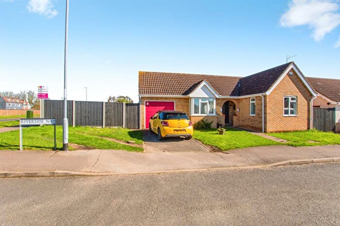 2 Bedroom Detached Bungalow For Sale In Riverside Way, South Brink, Wisbech, PE14