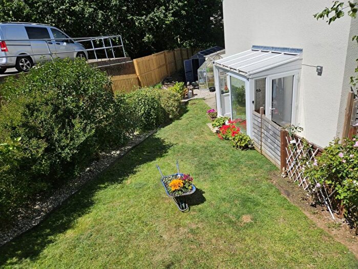 2 Bedroom Flat For Sale In Mayflower Close, Dartmouth, TQ6