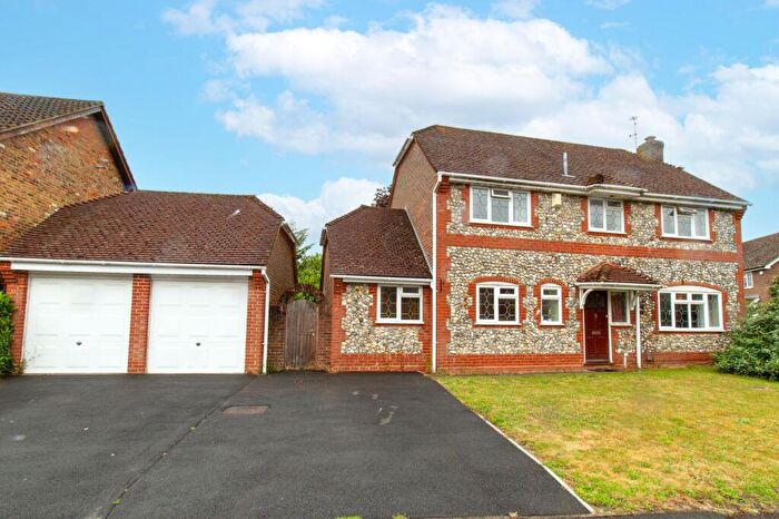 4 Bedroom Detached House For Sale In Hawkins Grove, Church Crookham, GU51