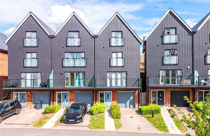 4 Bedroom Town House For Sale In Stratford Way, Northfleet, Gravesend, DA11