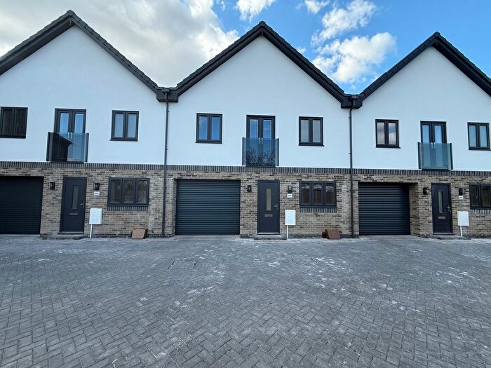3 Bedroom Terraced House To Rent In Cricklade Road, Swindon, SN2