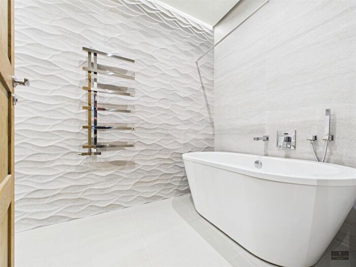 2 Bedroom Flat For Sale In Southernhay East., Exeter, EX1
