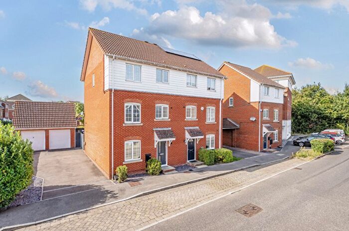 4 Bedroom Semi-detached House For Sale In Emerald Crescent, Sittingbourne, ME10