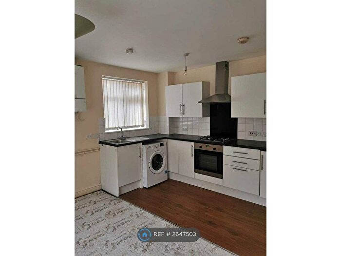 2 Bedroom Flat To Rent In Kingsthorpe Grove, Northampton, NN2