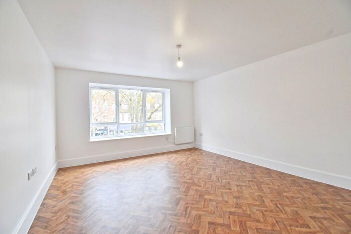 2 Bedroom Flat To Rent In Araby Corner, Shepperton, TW17