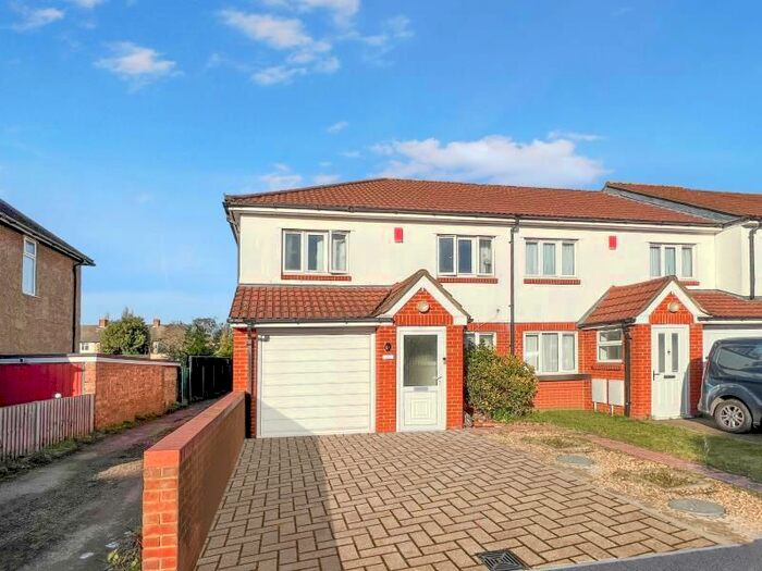3 Bedroom End Of Terrace House To Rent In Ravensbourne Terrace, Stanwell, Staines, TW19