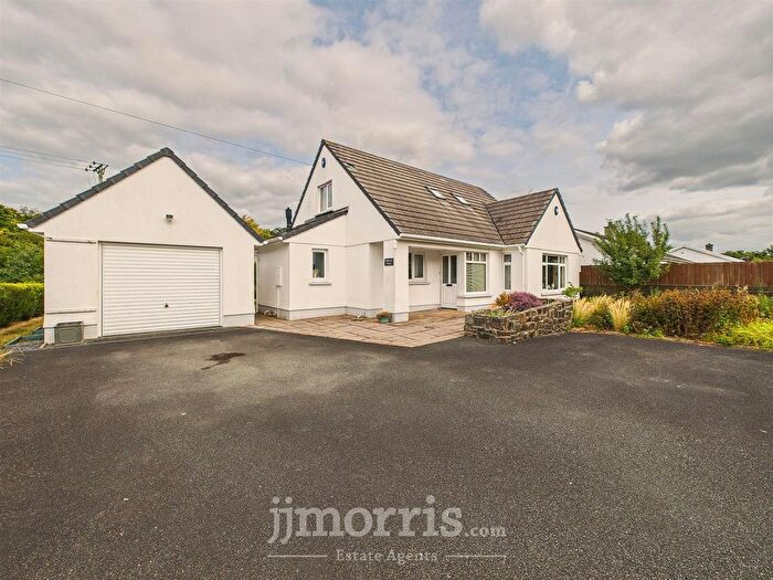 3 Bedroom Detached Bungalow For Sale In Lon Helyg, Llechryd, Cardigan, SA43