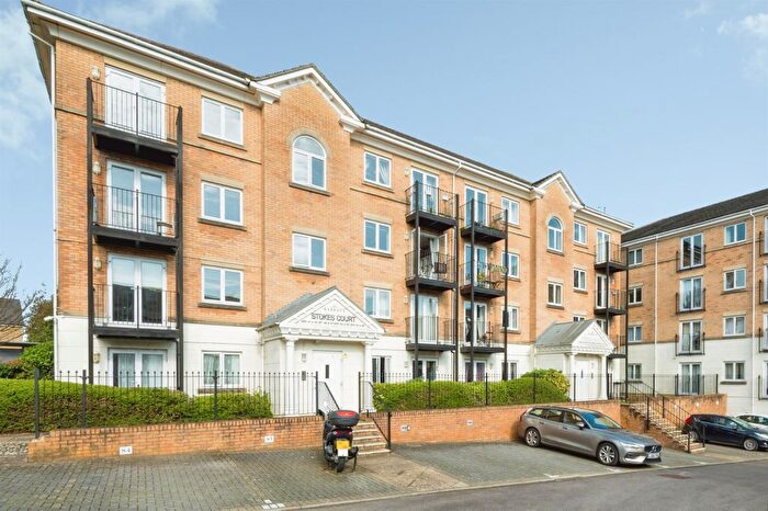 2 Bedroom Flat For Sale In The Dell, Southampton, SO15