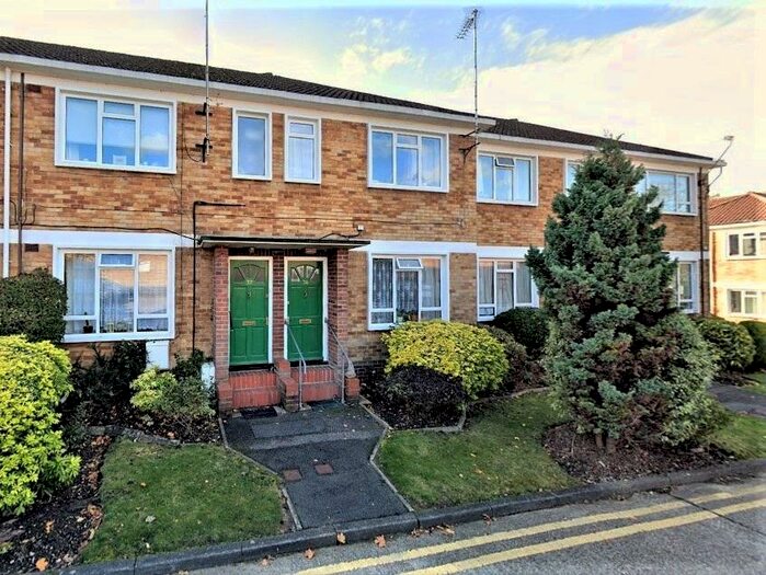 3 Bedroom Maisonette To Rent In Abbey Court, Camberley, GU15