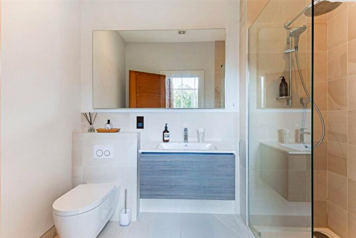 2 Bedroom Apartment For Sale In Dee Hills Park, Chester, Cheshire, CH3